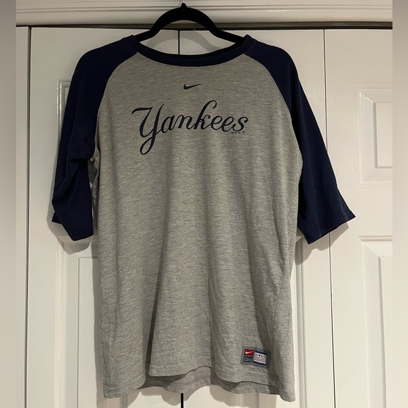 Nike MLB Other - NY YANKEES NIKE SHIR SIZE LARGE